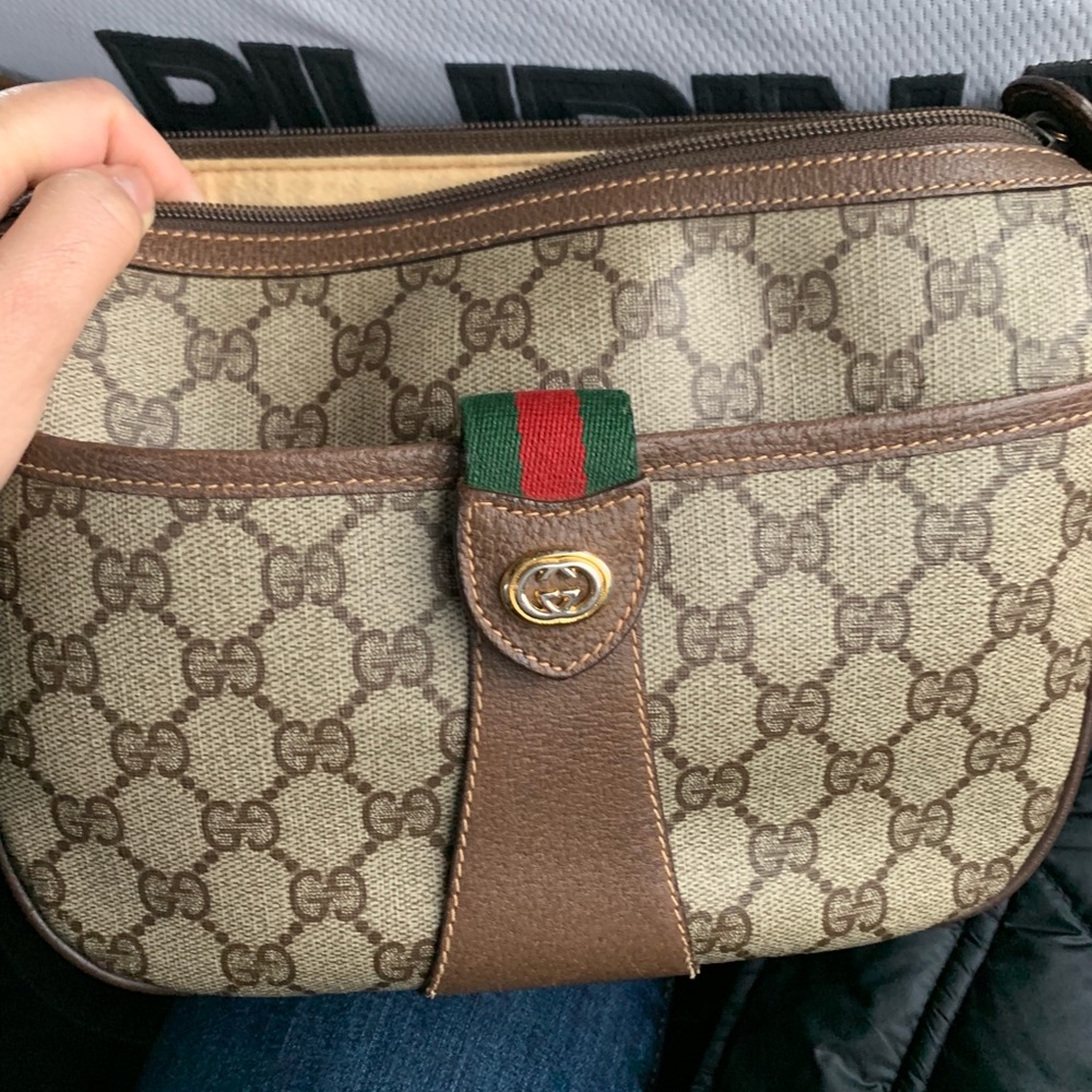 Authentic items - Picture 3 of 5